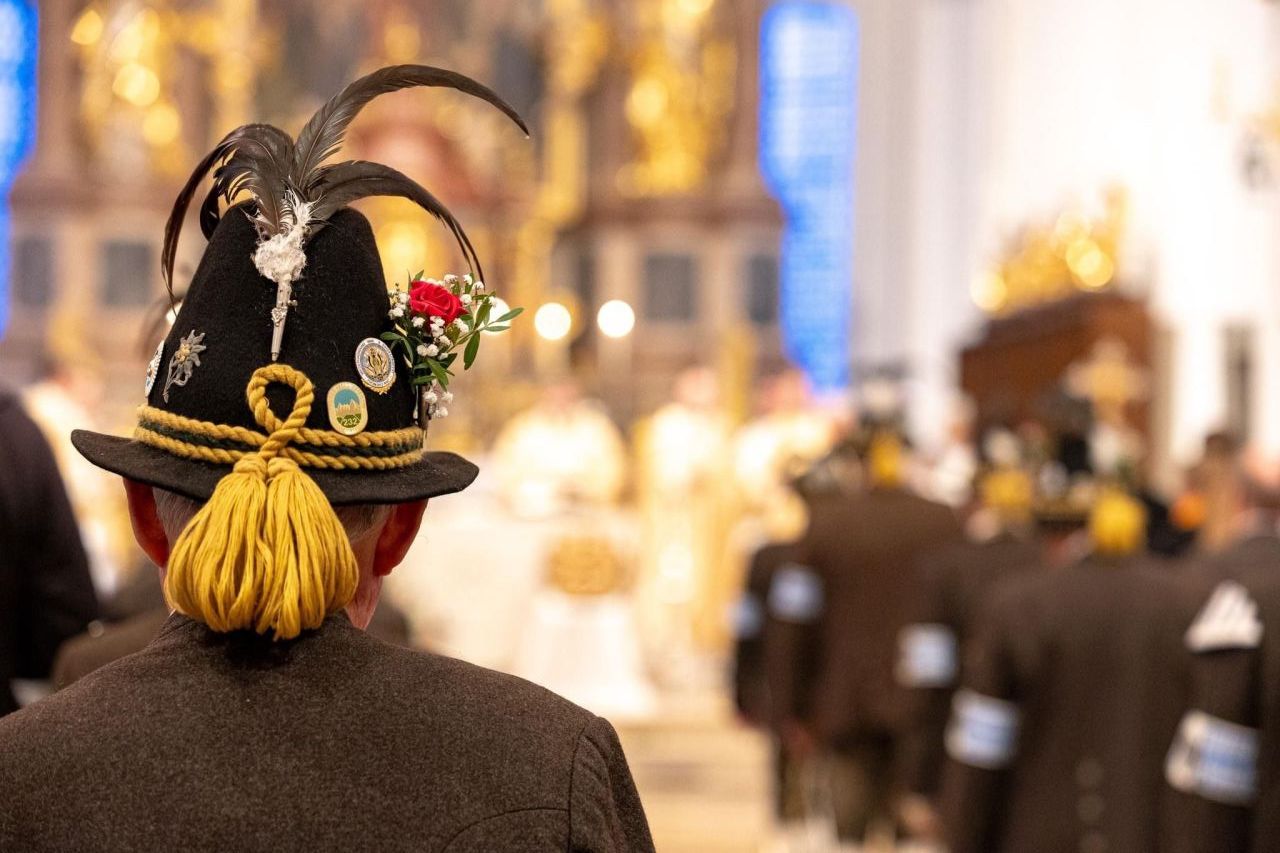 Gebirgsschützen in Stadtkirche St. Oswald